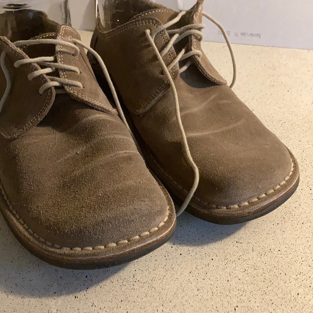 Men’s tan suede Banana Republic size 10 low top “chukkas”.